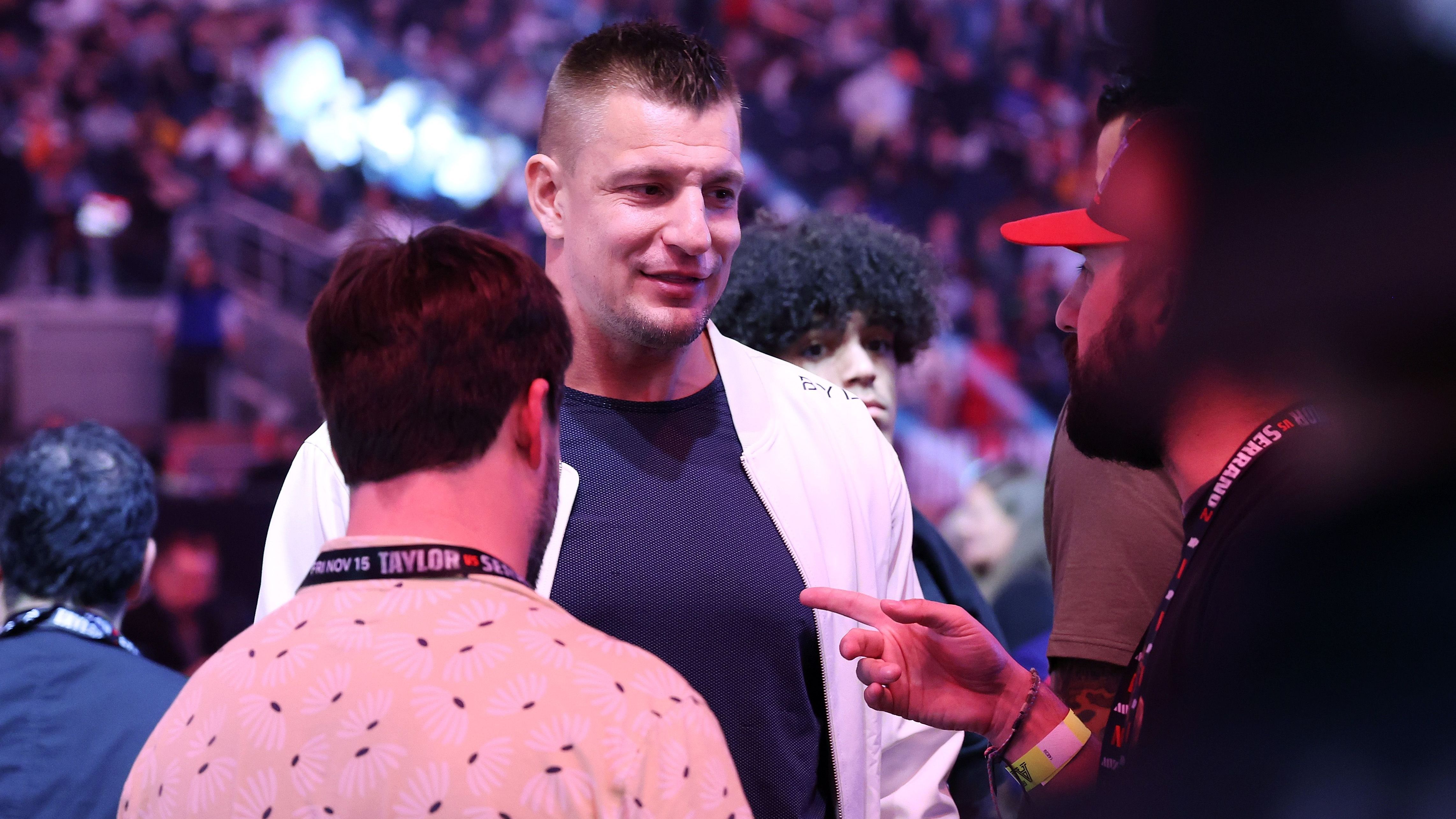 <strong>Prominente im Publikum</strong><br>Bei dem Spektakel in Texas waren natürlich auch unzählige Prominente anwesend. So unter anderen Ex-NFL-Star Rob Gronkowski, der selbst bereits im Wrestling-Ring aufgetreten ist.