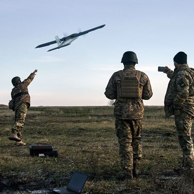 Ukrainische Drohnen dringen immer weiter nach Russland vor. Ein Militärexperte erklärt, warum das gelingt.