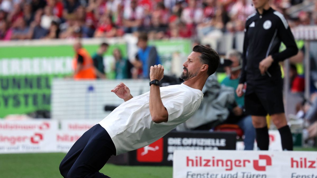 Sport Bilder des Tages 23.08.25 SC Freiburg - FC Augsburg Deutschland, Freiburg, 23.08.2025, Fussball, Bundesliga, SC Freiburg - FC Augsburg: Sandro Wagner (Trainer FC Augsburg). *** 23 08 25 SC Fr...