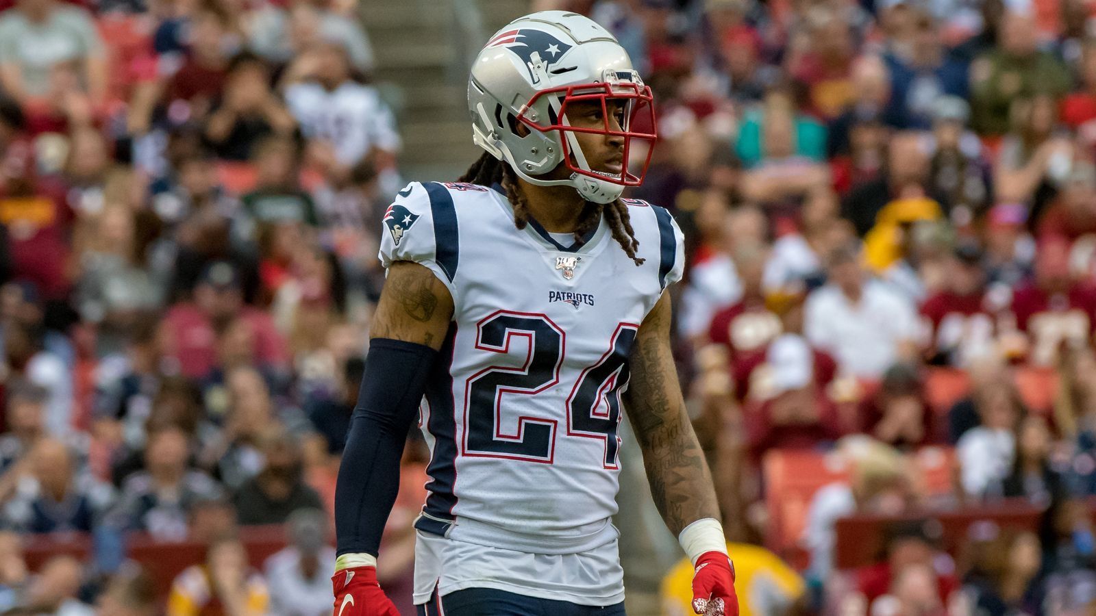 
                <strong>Defensive Player of the Year: Stephon Gilmore (21 Stimmen)</strong><br>
                Position: CornerbackTeam: New England PatriotsAuf den weiteren Plätzen: Chandler Jones (14 Stimmen), TJ Watt (10), Shaq Barrett (2), Danielle Hunter (1), Tre'Davious White (1), Aaron Donald (1)
              