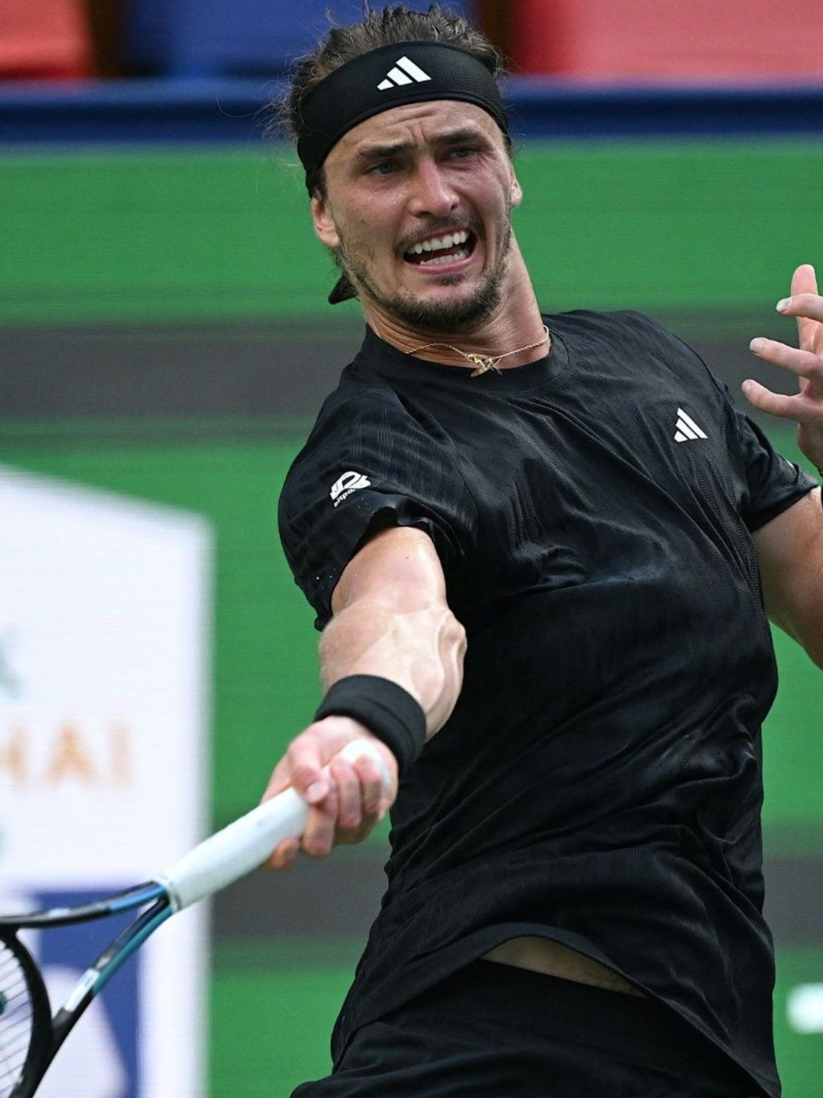 Zverev leidet in Shanghai