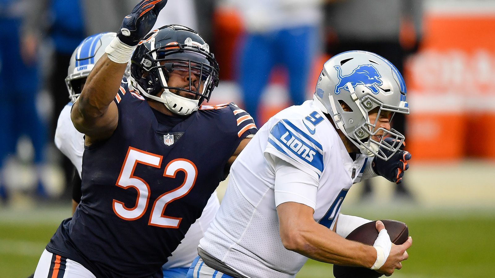 
                <strong>Plätze 30 bis 21</strong><br>
                &#x2022; Platz 30: Aaron Jones (Running Back, Green Bay Packers)<br>&#x2022; Platz 29: Julio Jones (Wide Receiver, Tennessee Titans)<br>&#x2022; Platz 28: Devin White (Linebacker, Tampa Bay Buccaneers)<br>&#x2022; Platz 27: DeForest Buckner (Defensive Tackle, Indianapolis Colts)<br>&#x2022; Platz 26: Nick Chubb (Running Back, Cleveland Browns)<br>&#x2022; Platz 25: Bobby Wagner (Linebacker, Seattle Seahawks)<br>&#x2022; Platz 24: Lamar Jackson (Quarterback, Baltimore Ravens)<br>&#x2022; Platz 23: Khalil Mack (Foto, Outside Linebacker, Chicago Bears)<br>&#x2022; Platz 22: DK Metcalf (Wide Receiver, Seattle Seahawks)<br>&#x2022; Platz 21: Fred Warner (Linebacker, San Francisco 49ers)<br>
              