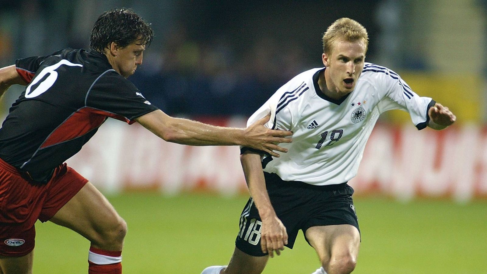 <strong>Deutschland testet und gewinnt vor der WM 2002</strong> <br>Auch vor der Weltmeisterschaft 2002 in Japan und Südkorea testete Deutschland gegen Österreich und gewann 6:2. Miroslav Klose erzielte drei Tore, Marco Bode markierte einen Doppelpack und Daniel Bierofka vom TSV 1860 München sorgte für den Endstand.