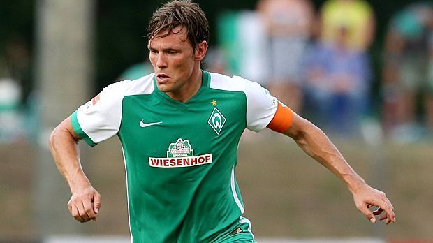 
                <strong>Clemens Fritz (Werder Bremen)</strong><br>
                Clemens Fritz hat seine Karriere und damit auch seine Amtszeit als Kapitän von Werder Bremen doch noch um ein Jahr verlängert. Seit 2006 spielt der 34-Jährige für die Hanseaten, die Binde übernahm er 2011.
              