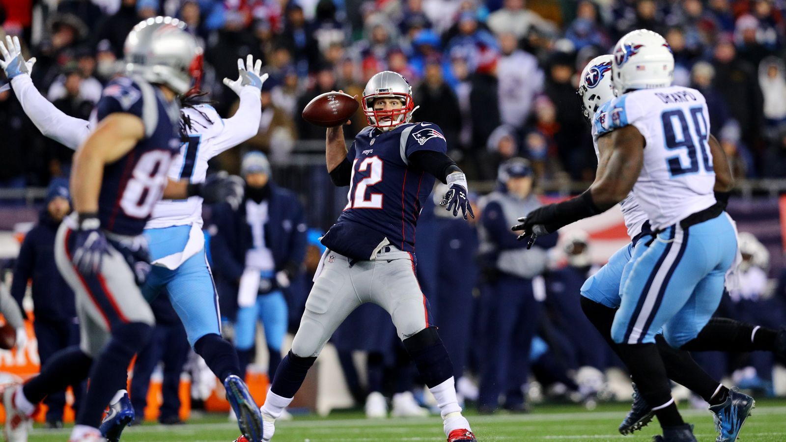 
                <strong>Tennessee Titans</strong><br>
                Tom Brady vs. Tennessee Titans: 7 Siege, 3 Niederlagen
              