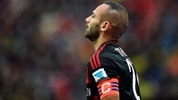 
                <strong>Ömer Toprak (Bayer 04 Leverkusen)</strong><br>
                Ömer Toprak (Bayer 04 Leverkusen): Der Kapitän hatte keine Probleme in der Defensive. Im Aufbauspiel unauffällig, die wenigen langen Bälle landeten aber meist beim BVB. Musste in der Halbzeit angeschlagen raus. ran-Note: 2-.
              