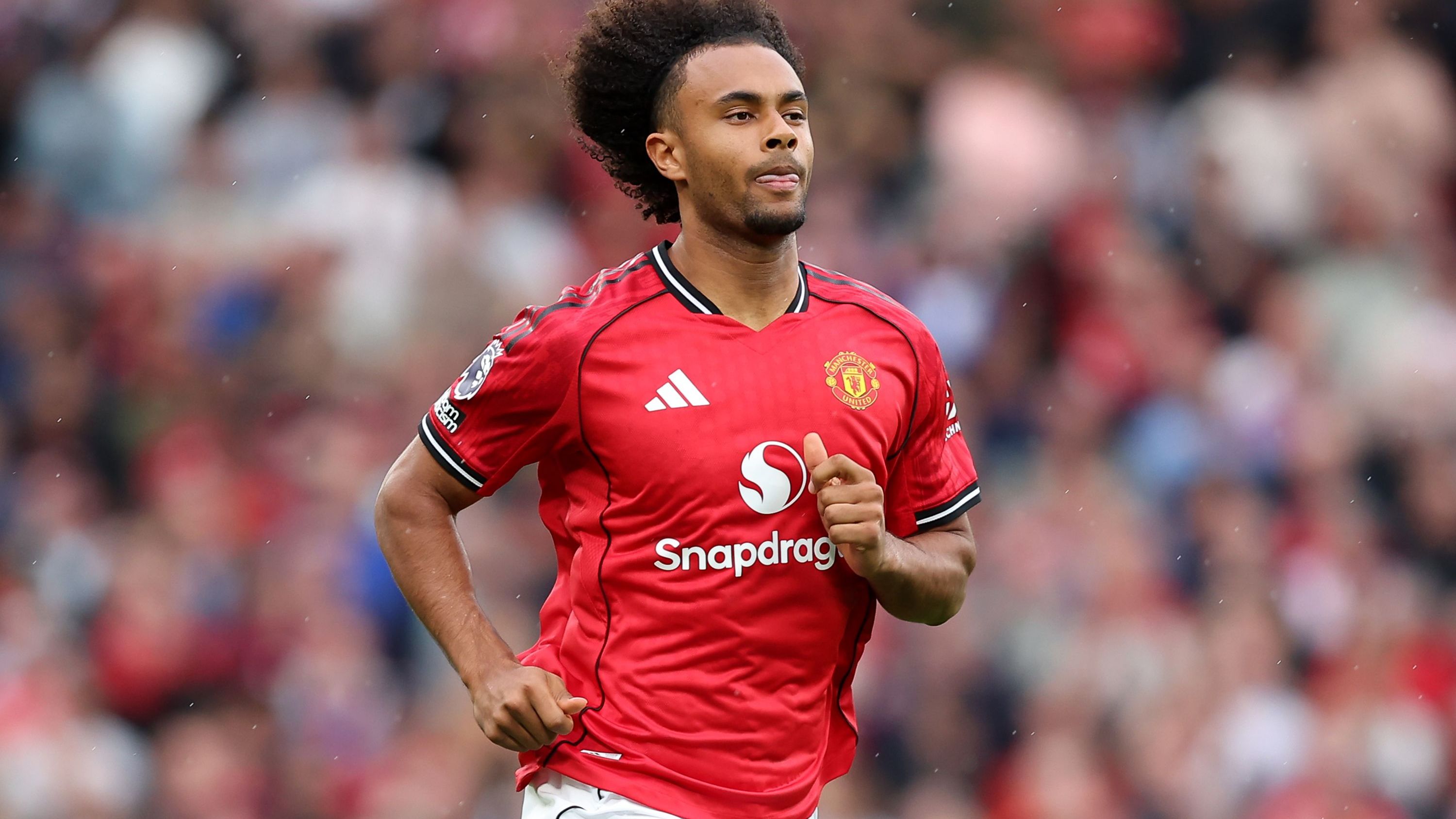 <em><strong>Joshua Zirkzee (Manchester United)</strong><br>Ex-Bayern-Stürmer Joshua Zirkzee hadert offenbar mit seiner Reservistenrolle unter United-Trainer Ruben Amorim. Laut "Daily Mail" wolle der Niederländer den Verein daher schnellstmöglich verlassen - auch, um seine WM-Chance zu wahren. Der 24-Jährige kam in der laufenden Premier-League-Saison nur zu drei Kurzeinsätzen. In drei Spielen saß er über die volle Spielzeit auf der Bank. Neben mehreren italienischen Klubs soll auch West Ham United interessiert sein.</em>
