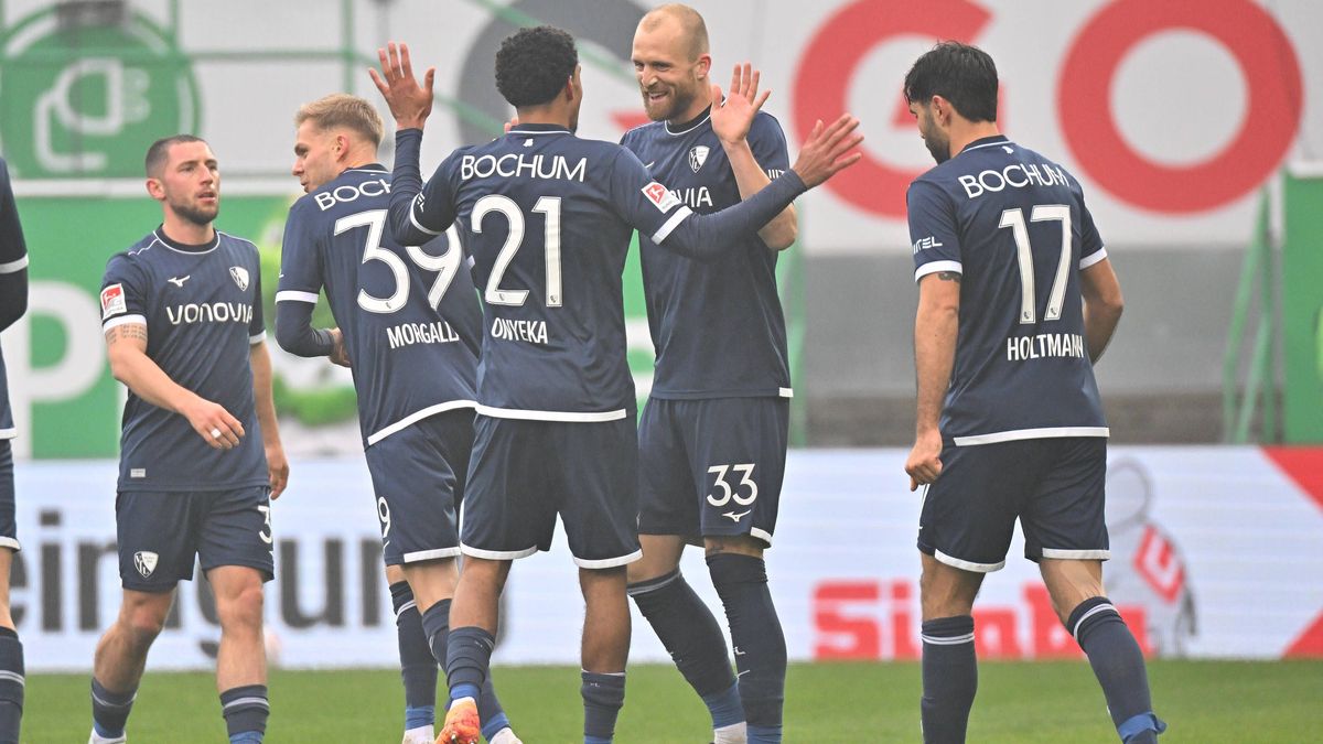 29.11.2025 - Fussball - Saison 2025 2026 - 2. Fussball - Bundesliga - 14. Spieltag: SpVgg Greuther Fürth ( Kleeblatt ) - VfL Bochum - Sportfoto Zink MeZi - xmexzix - DFL regulations prohibit any us...