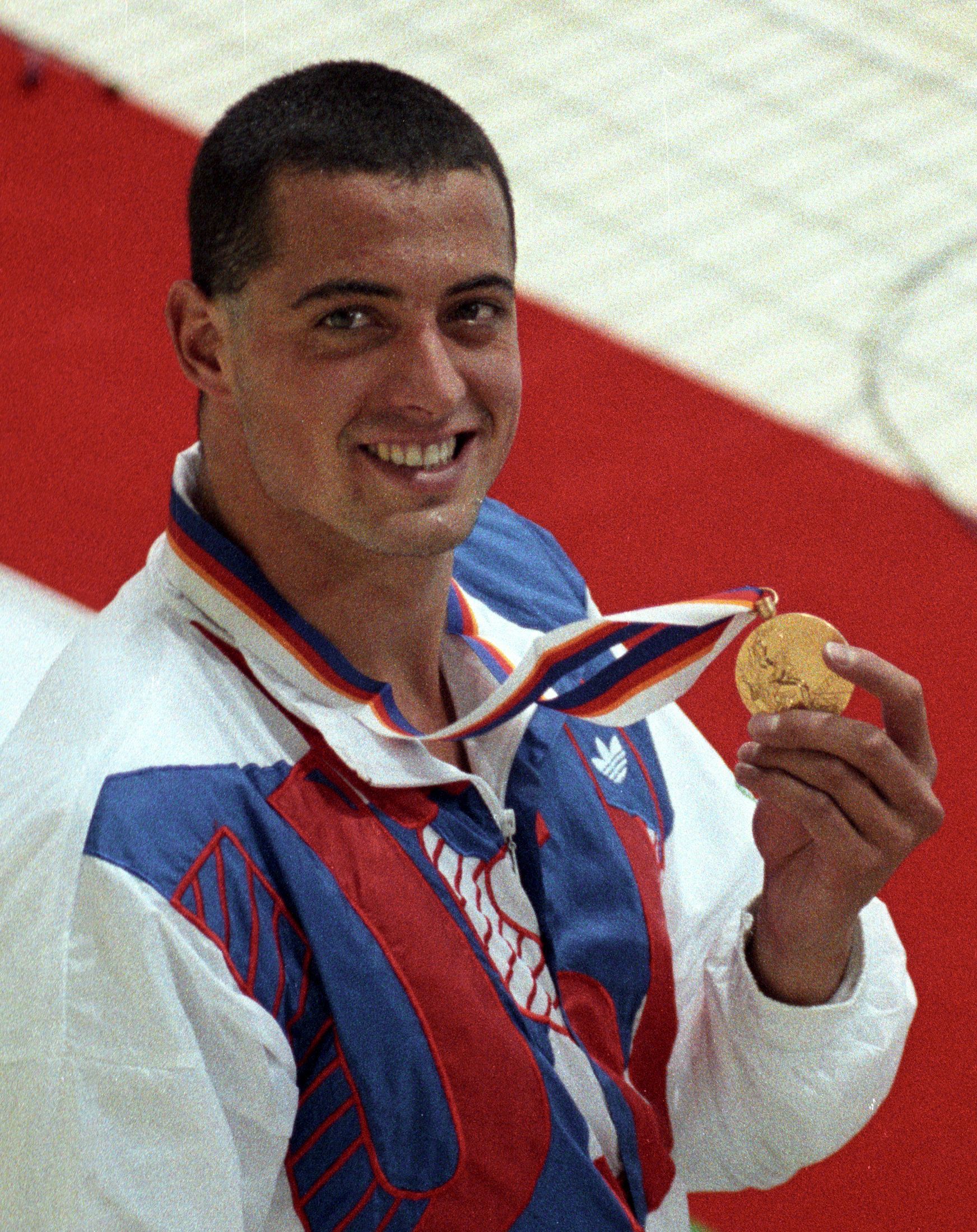 Dem US-amerikanischen Schwimmer Matt Biondi gelang es, insgesamt elf Medaillen bei Olympia zu gewinnen, darunter acht Gold-, zwei Silber- und eine Bronzemedaille, die meisten davon in seiner Spezialdisziplin 100-m-Freistil. Während seiner aktiven Karriere gelang es ihm, 13 Weltrekorde aufzustellen. 1997 wurde&nbsp;Biondi in die Ruhmeshalle des internationalen Schwimmsports aufgenommen.