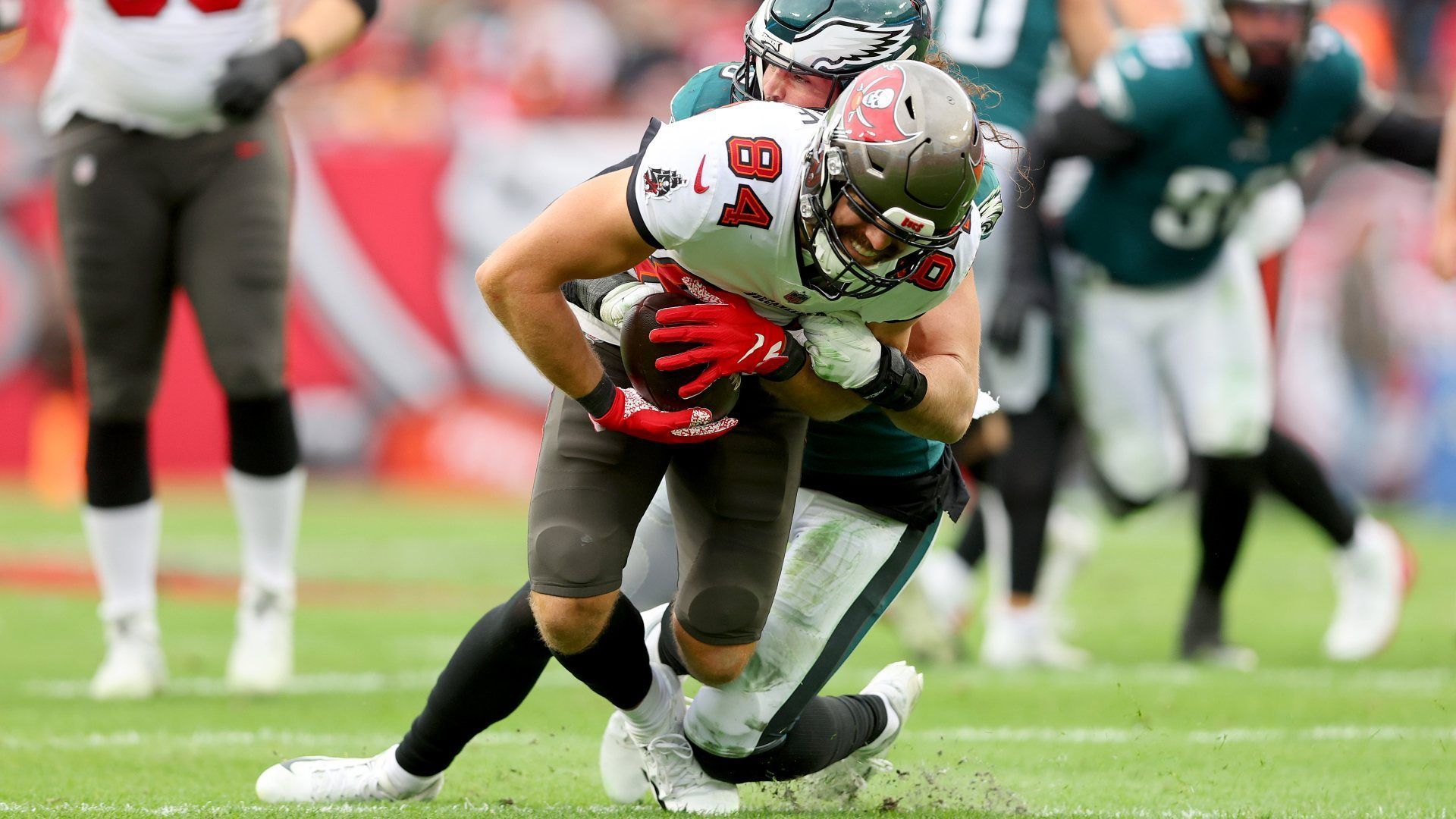 
                <strong>Tampa Bay Buccaneers: Cameron Brate (Tight End) </strong><br>
                &#x2022; Cap Hit 2022: 7.285.000 US-Dollar - <br>&#x2022; Einsparung nach Entlassung: 5.345.000 US-Dollar - <br>&#x2022; "Dead Money": 1.940.000 US-Dollar <br>
              