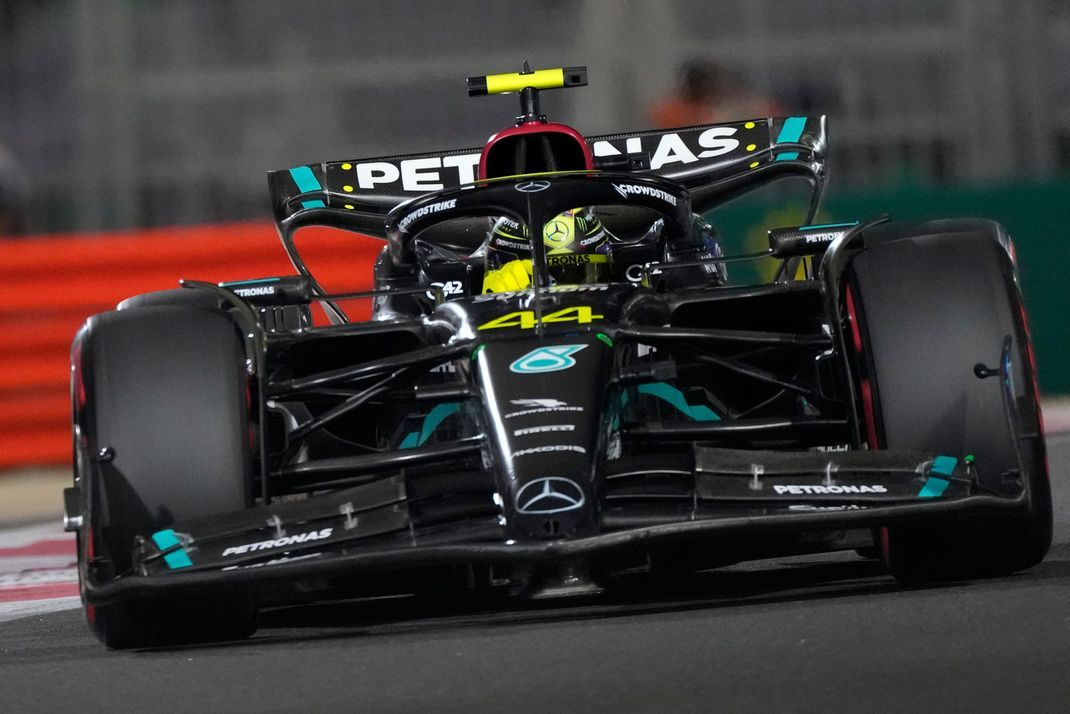 Mercedes-Fahrer Lewis Hamilton könnte bald für Ferrari an den Start gehen.
