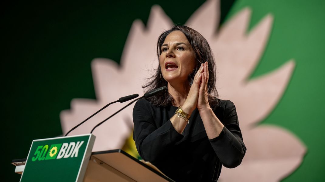 Schon kurz nach ihrer Ankunft in Aserbaidschan muss die Außenministerin Baerbock ihre ersten Termine auf der Weltklimakonferenz absagen. (Archivbild)