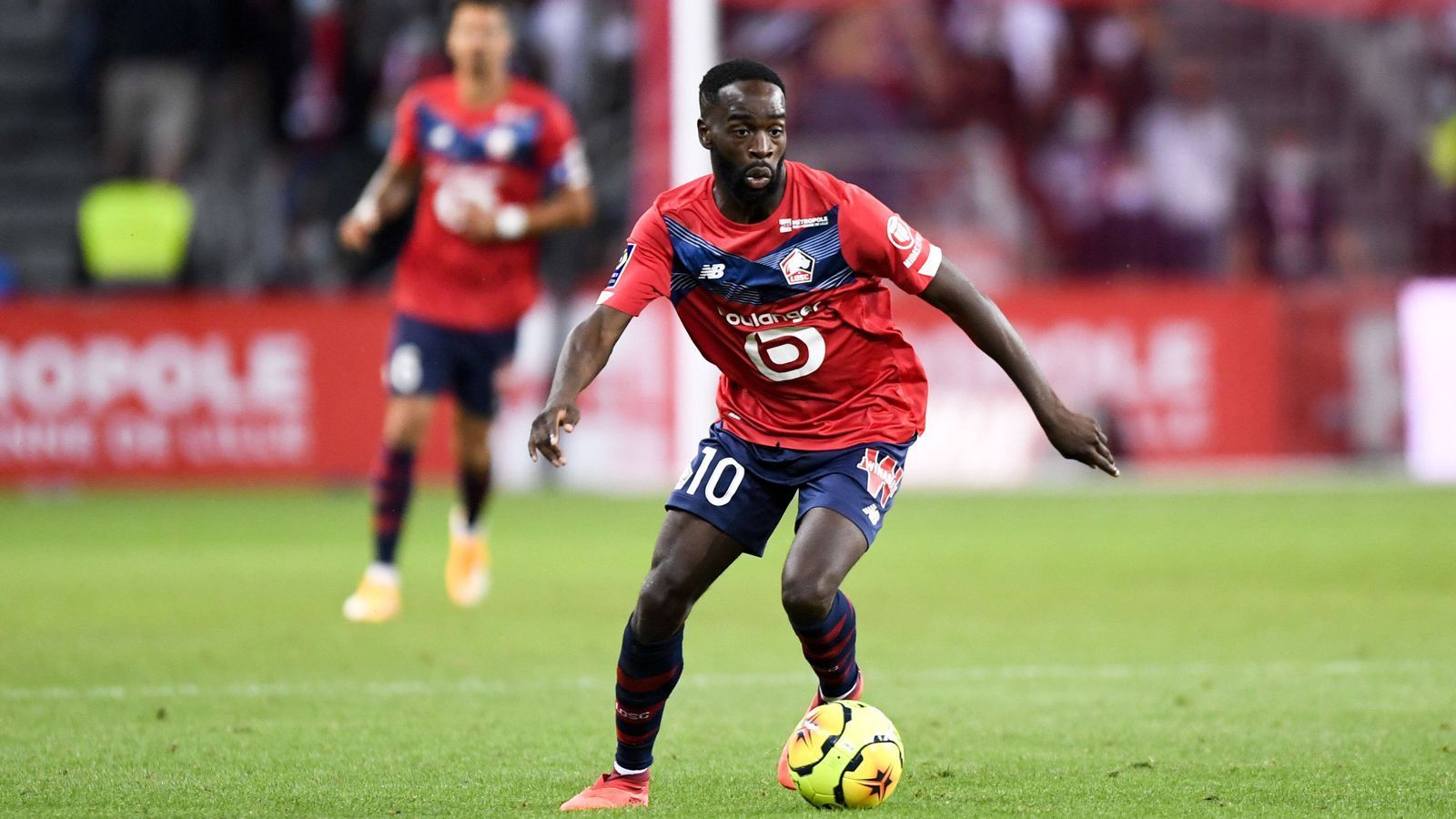 
                <strong>Jonathan Ikone (heute OSC Lille)</strong><br>
                Der OSC Lille entwickelte sich in den letzten Jahren ein wenig zum Auffangbecken für PSG-Talente, die in der Hauptstadt keine wirkliche Perspektive hatten. Der 22-jährige Jonathan Ikone ist dafür ein weiteres Beleg, der Offensivmann kickt seit 2018 in Lille, nachdem er zuvor von PSG an Montpellier verliehen war. Bei PSG war er einst nur sieben Mal bei den Profis auf dem Feld, mittlerweile gehört er nicht nur in Lille zu den Stammspielern, sondern ist auch zum Nationalspieler aufgestiegen. In seinen bisherigen 78 Pflichtspielen für Lille steuerte Ikone sieben Treffer und 17 Vorlagen bei. 
              