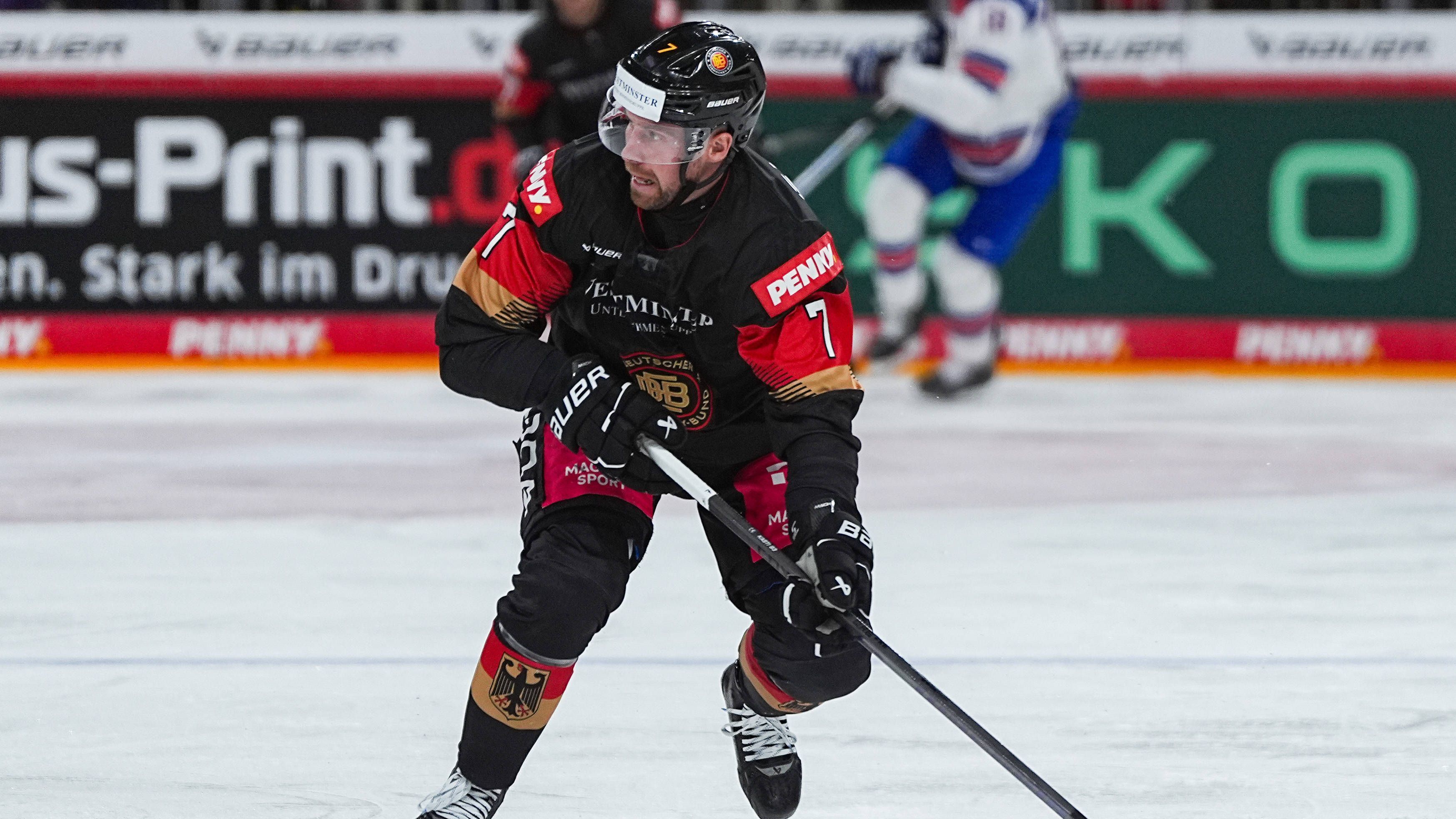 <b>Maximilian Kastner</b><br>Position: Stürmer<br>Verein: EHC Red Bull München