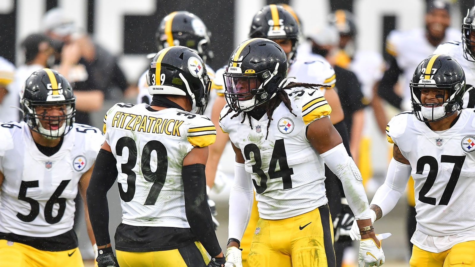 
                <strong>Pittsburgh Steelers: Defense</strong><br>
                In Defensive End Bud Dupree (acht Sacks und 15 Quarterback-Pressures in 2020) verabschiedete sich einer der wichtigsten Verteidiger aus "Steel City" und heuerte in Tennessee an. Zudem verlor das Team von Head Coach Mike Tomlin die Cornerbacks Mike Hilton (Cincinnati Bengals) und Steven Nelson (Free Agent). Wahrscheinlich werden sich die Verantwortlichen des sechsmaligen Super-Bowl-Siegers daher bei der anstehenden Talentewahl sowohl nach Upgrades für den Pass Rush als auch für die Secondary umschauen.
              