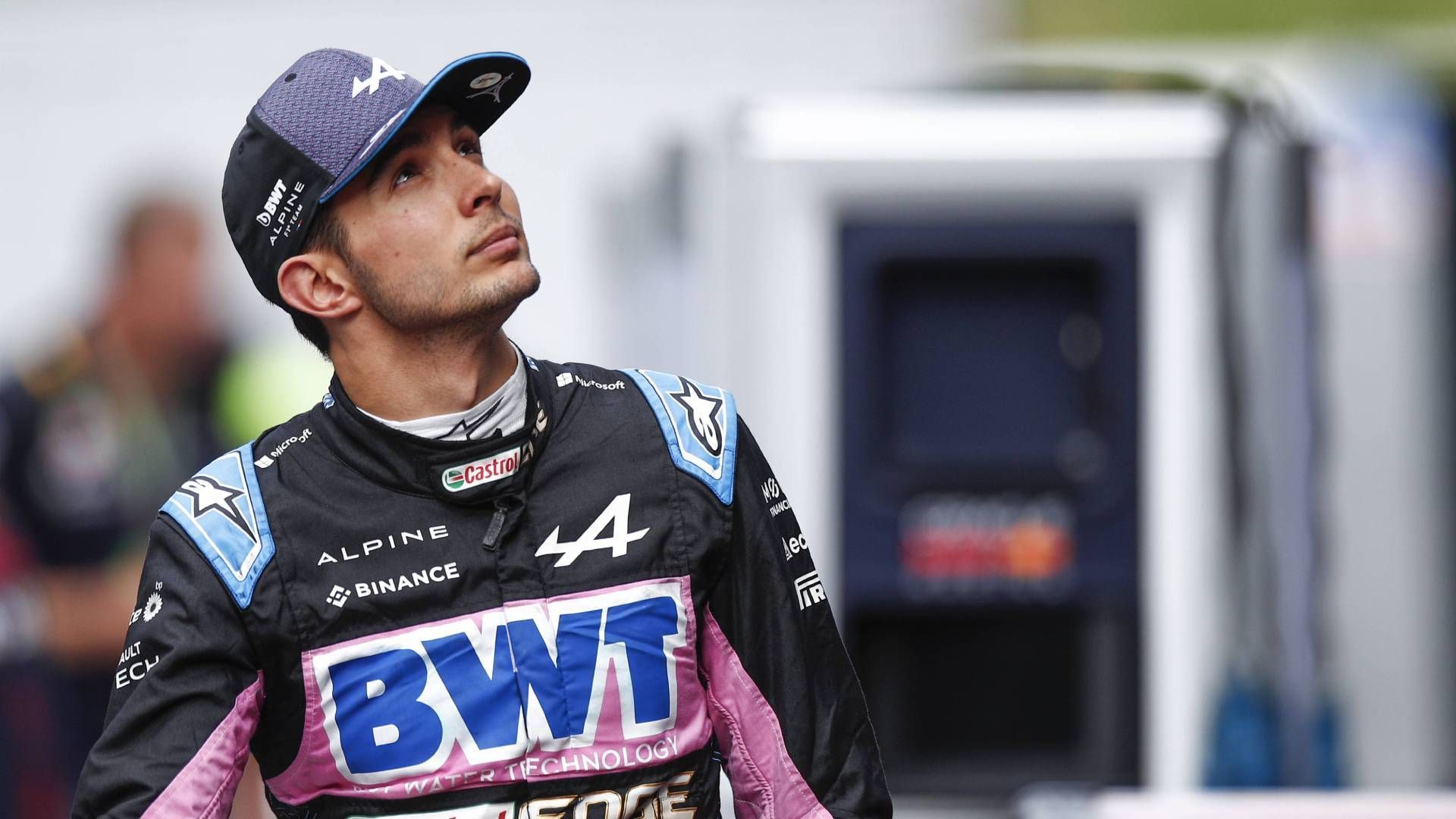 
                <strong>Verlierer: Esteban Ocon</strong><br>
                Im Sprint am Samstag lief es für den Franzosen in seinem Alpine ganz gut, im Rennen aber ging nicht viel. Teamkollege Pierre Gasly war deutlich schneller, Ocon verpasste die Punkte. Und auch die richtige Linie auf der Strecke traf er oft nicht. Der 26-Jährige war der größte Verlierer der nachträglichen Strafenflut, die durch den Aston-Martin-Protest in Gang gesetzt wurde. Ganze 30 Sekunden bekam er aufgebrummt, damit verlor er im Klassement zwei Plätze. Immerhin: Punkte hätte er so und so nicht geholt.
              