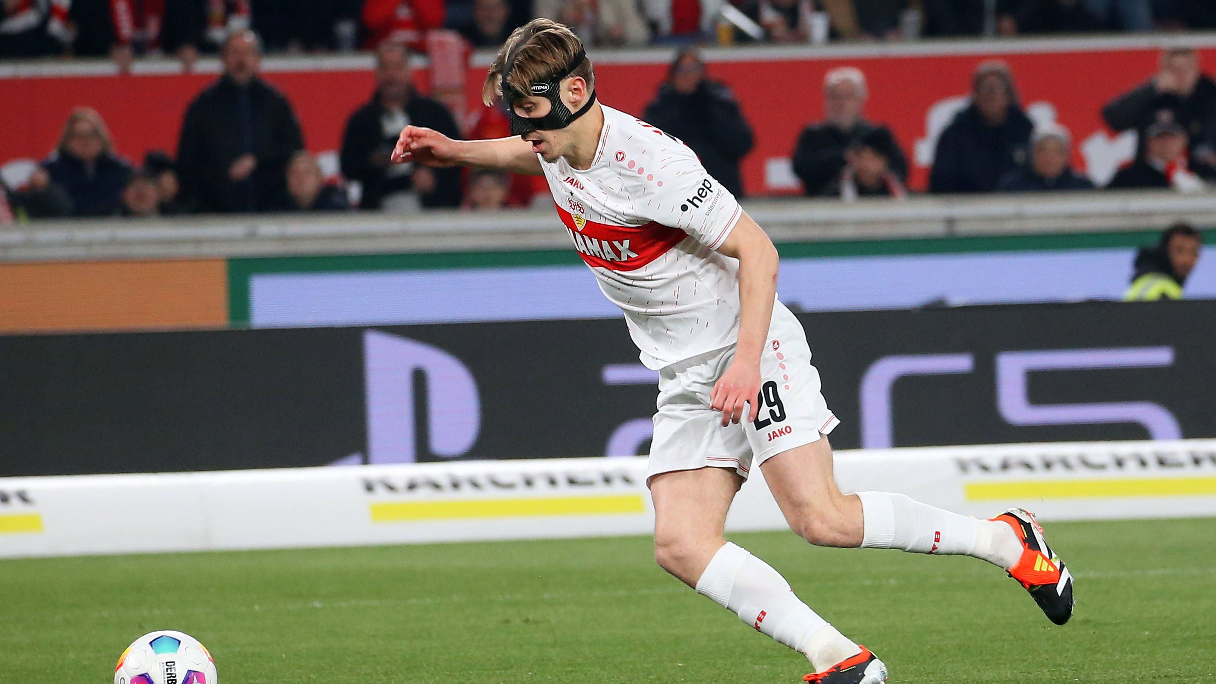 <strong>VfB Stuttgart&nbsp;</strong><br><strong>Zugänge:<br></strong>Ermedin Demirovic (Augsburg, 21 Mio. Euro, Vertrag bis 2028)<br>Fabian Rieder (Stade Rennes, Leihe)<br>Ramon Hendriks&nbsp;(Feyenoord Rotterdam, Ablöse 700.000 Euro, Vertrag bis 2028)<br>Frans Krätzig (FC Bayern München, Leihe)<br>Yannik Keitel (SC Freiburg, ablösefrei, Vertrag bis 2028)<br>Anthony Rouault (Foto, ausgeliehen vom FC Toulouse, danach Kaufpflicht von 3 Mio, Vertragslaufzeit unbekannt)<br>Justin Diehl (1. FC Köln, ablösefrei)<br>Nick Woltemade (Werder Bremen, ablösefrei)<br>Jamie Leweling (ausgeliehen von Union Berlin, danach Kaufoption von etwa 5 Mio.)<br>Leonidas Stergiou&nbsp;(FC St. Gallen, 2 Mio. Euro, Vertrag bis 2008)<br>Jeff Chabot (1. FC Köln, Ausstiegsklausel 4,5 Mio)<br>Stefan Drljaca&nbsp;(Dynamo Dresden, ablösefrei, Vertrag bis 2027)<br><br><br><strong>Abgänge:<br></strong>Hiroki Ito (FC Bayern München, Ablöse 23,5 Mio. Euro)<br>Waldemar Anton (BVB, 22,5 Mio. Euro)<br>Serhou Guirassy (BVB, 18 Mio. Euro)<br>Gil Dias&nbsp;(Famalicao, Ablöse 920.000 Euro)<br>Juan-Jose Perea&nbsp;(FC Zürich, Leihe)<br>Matej Maglica (an Darmstadt 98 ausgeliehen, wechselt danach dorthin, Ablöse unbekannt)<br>Roberto Massimo (Fürth, ablösefrei)<br>Genki Haraguchi (vereinslos)<br>Lilian Egloff&nbsp;(vereinslos)<br>Florian Schock (Düsseldorf, ablösefrei)<br>Laurin Ulrich (Ulm, Leihe)