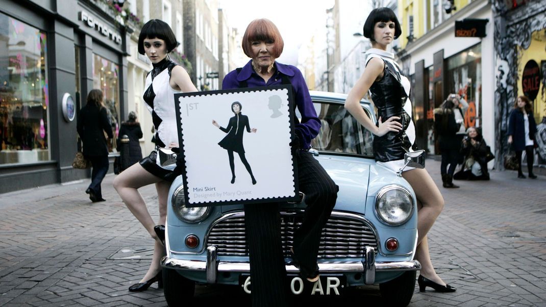 Mary Quant (Mitte) 2009 in London.