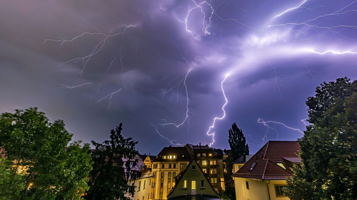 Sommergewitter, Nachtaufnahme mit Blitzen, Stuttgart, Baden-Württemberg, Deutschland, Europa 417230419