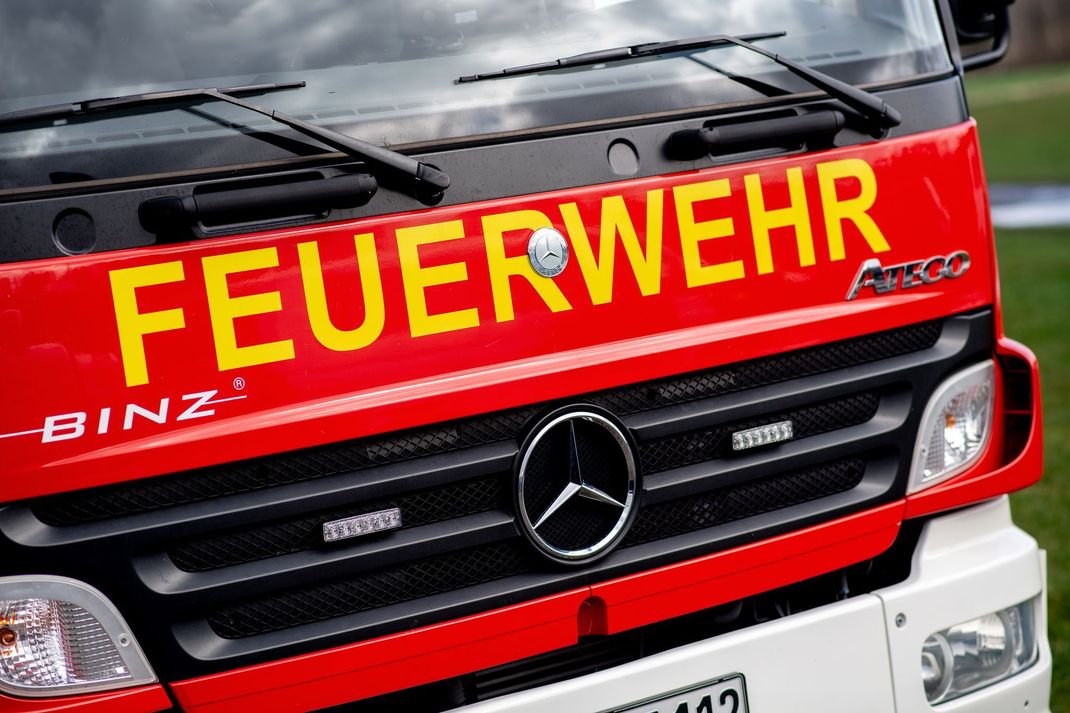 Bei einem Feuer in der Küche eines Wohnhauses im ostfriesischen Norden (Landkreis Aurich) ist ein Kleinkind schwer verletzt worden.