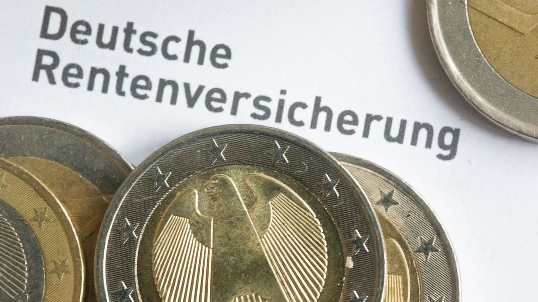 Bescheid der Rentenversicherung: Die Beitragssätze steigen ab 2027. (Symbolbild)
