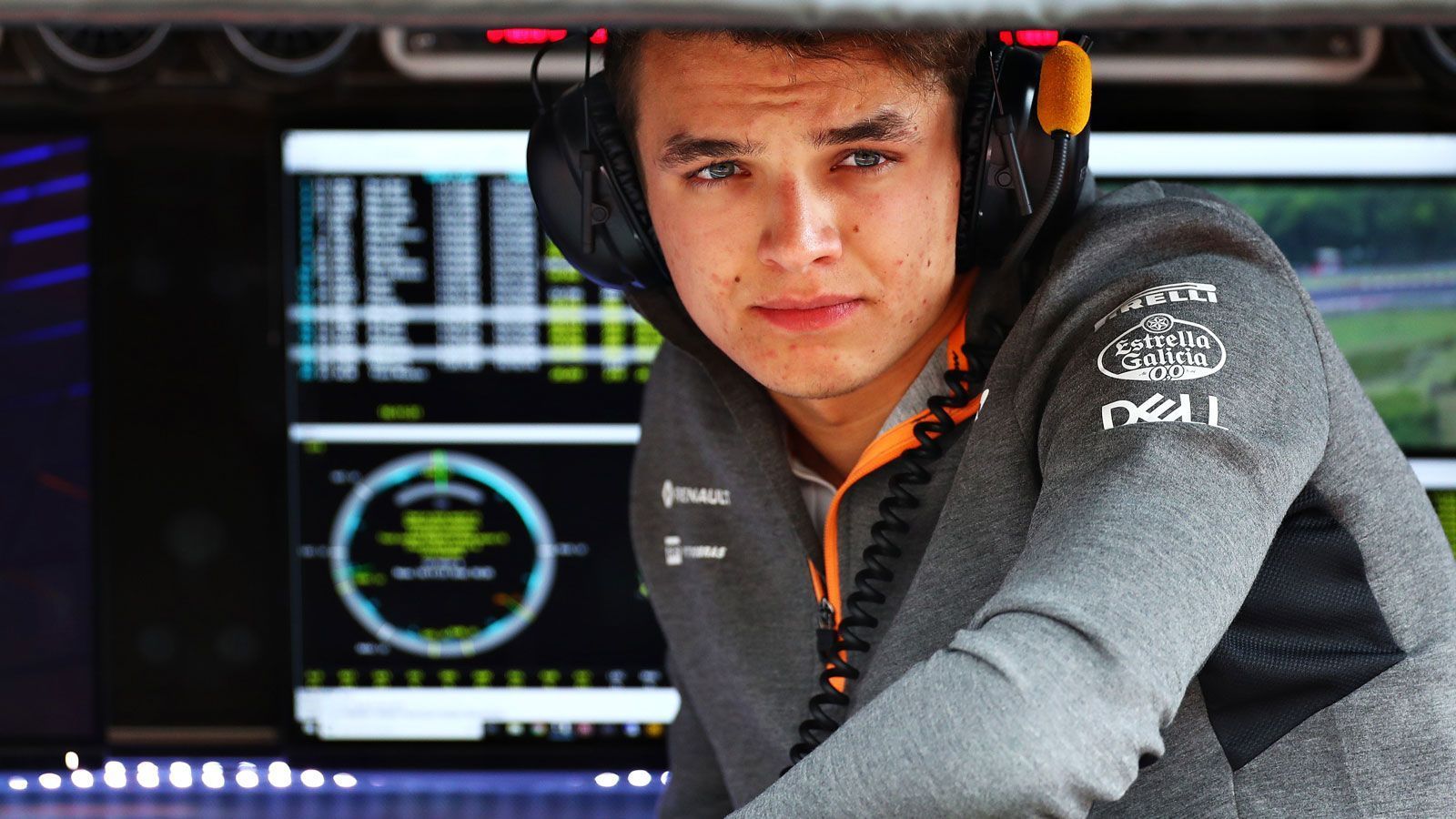 
                <strong>Lando Norris (McLaren F1 Team)</strong><br>
                An der Seite von Sainz kämpft auch 2020 Lando Norris um WM-Punkte. Der jüngste Pilot der Saison 2019 überzeugte auf Anhieb für McLaren und unterschrieb einen längerfristigen Vertrag. Für den Briten scheint es das optimale Umfeld zu sein, um zu reifen.Vertrag bis: Ende 2022
              