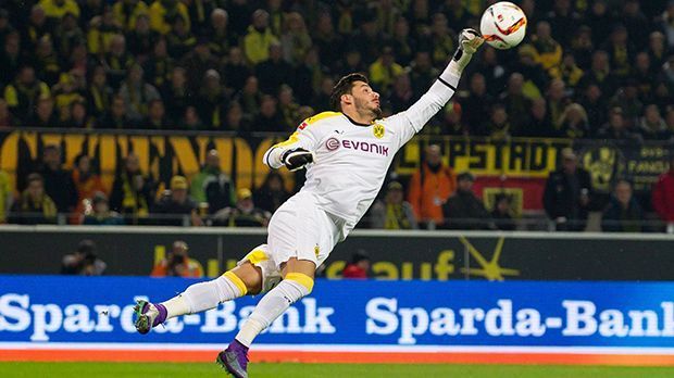 
                <strong>Roman Bürki (Borussia Dortmund)</strong><br>
                Roman Bürki (Borussia Dortmund): Unterschätzte eine Hereingabe von Douglas Costa komplett und servierte Müller so die erste Großchance. Machte seinen Fehler dann aber wieder gut, als Costa alleine auf Bürki zulief und am Schlussmann scheiterte. Leitete mit Wahnsinns-Reflex einen Vidal-Schuss noch an die Latte. ran-Note: 2,5
              