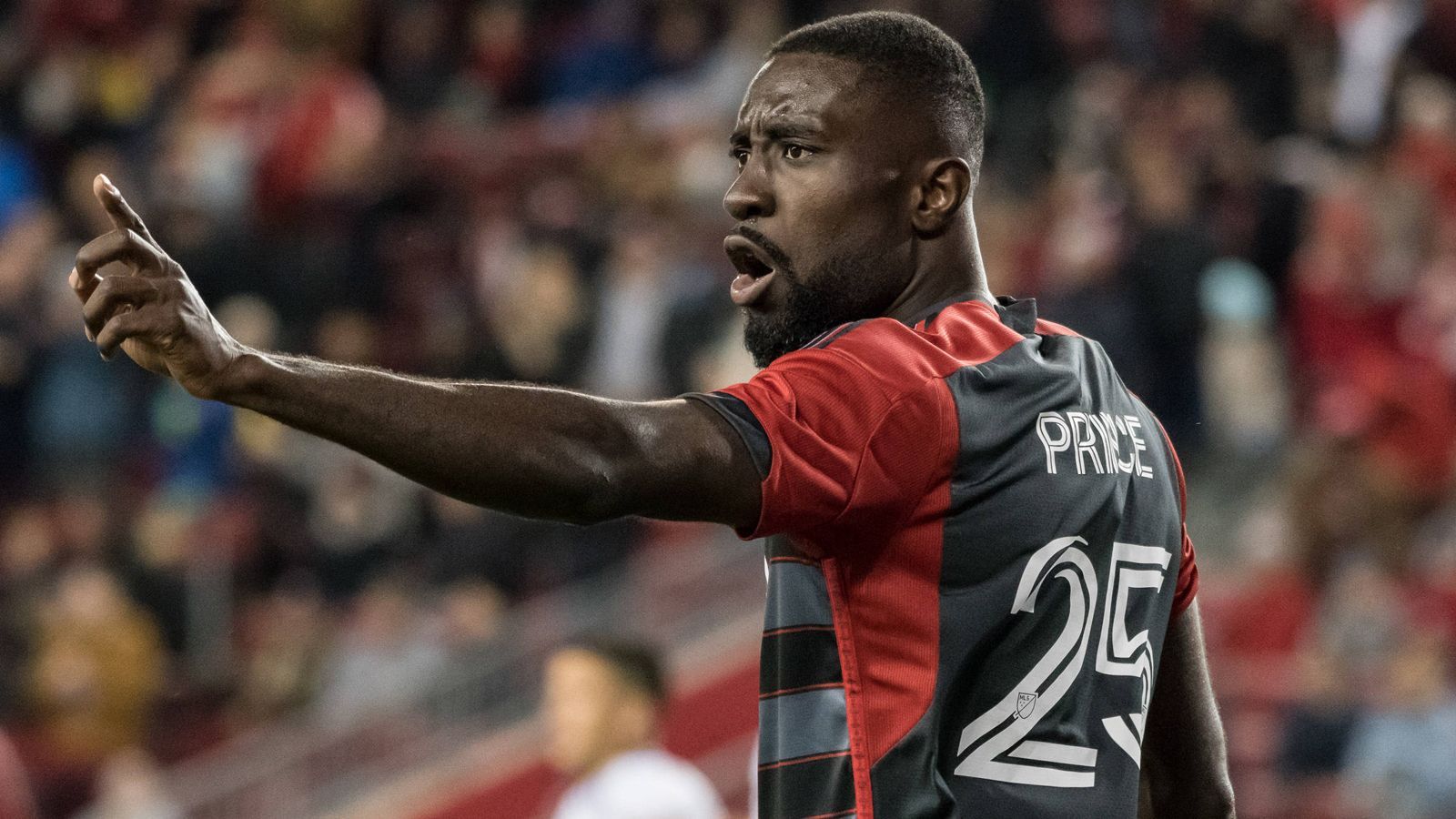 <strong>Prince Osei Owusu (Mittelstürmer - CF Montreal)</strong> <br>2013/2014 wurde Owusu in der B-Junioren Bundesliga Süd/Südwest mit 23 Toren Torschützenkönig. 2019/2020 gewann er mit dem TSV 1860 München den Landespokal in Bayern. Nach vielen Wechseln (Stuttgart, Hoffenheim, Bielefeld, Paderborn, Aue) ist er seit zwei Jahren in der MLS. Nach seiner Station in Toronto zog es ihn weiter zu CF Montreal (beides Kanada). In der 2. Bundesliga schoss er in 83 Spielen elf Tore und legte vier auf.