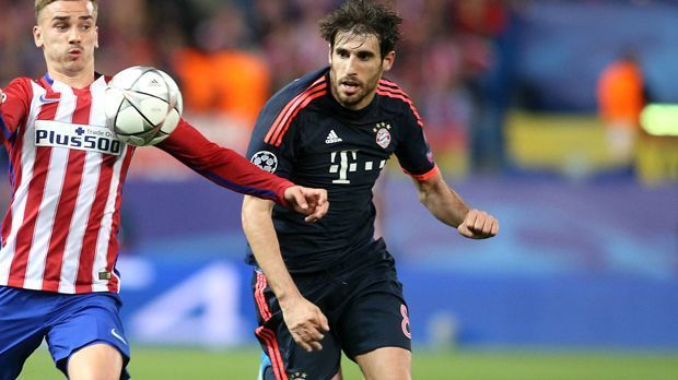 
                <strong>Javi Martinez</strong><br>
                Javi Martinez: Beim ersten Gegentor machtlos. Spielte häufig lange Bälle, was nicht unbedingt im Sinne Guardiolas sein dürfte. Konnte in der 29. Minute Griezmann nicht aufhalten. War ansonsten defensiv solide. In der 56. Minute mit einer guten Kopfball-Gelegenheit nach einer Costa-Ecke. ran-Note: 3.
              