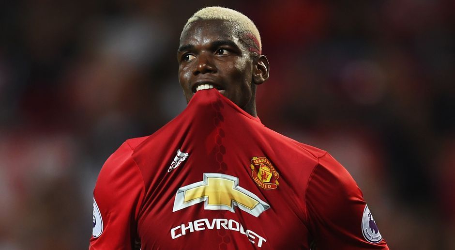 
                <strong>Teuerster Spieler der Geschichte: Paul Pogba</strong><br>
                Mit gerade einmal 23 Jahren hat Paul Pogba seine beste Zeit im Fußball-Geschäft wohl erst noch vor sich, doch der Mittelfeldmann ist Manchester United schon jetzt wahnsinnige 105 Millionen Euro wert. Rekord! So viel Ablöse wurde zuvor noch für keinen anderen Profi gezahlt. Der Druck, der damit auf den Schultern des Franzosen lastet, ist groß. Besonders kurios: Pogba spielte schon von 2011 bis 2012 für die "Red Devils", ehe ihn der Klub zu Juventus Turin gehen ließ - damals natürlich ablösefrei. (Quelle: transfermarkt.de)
              