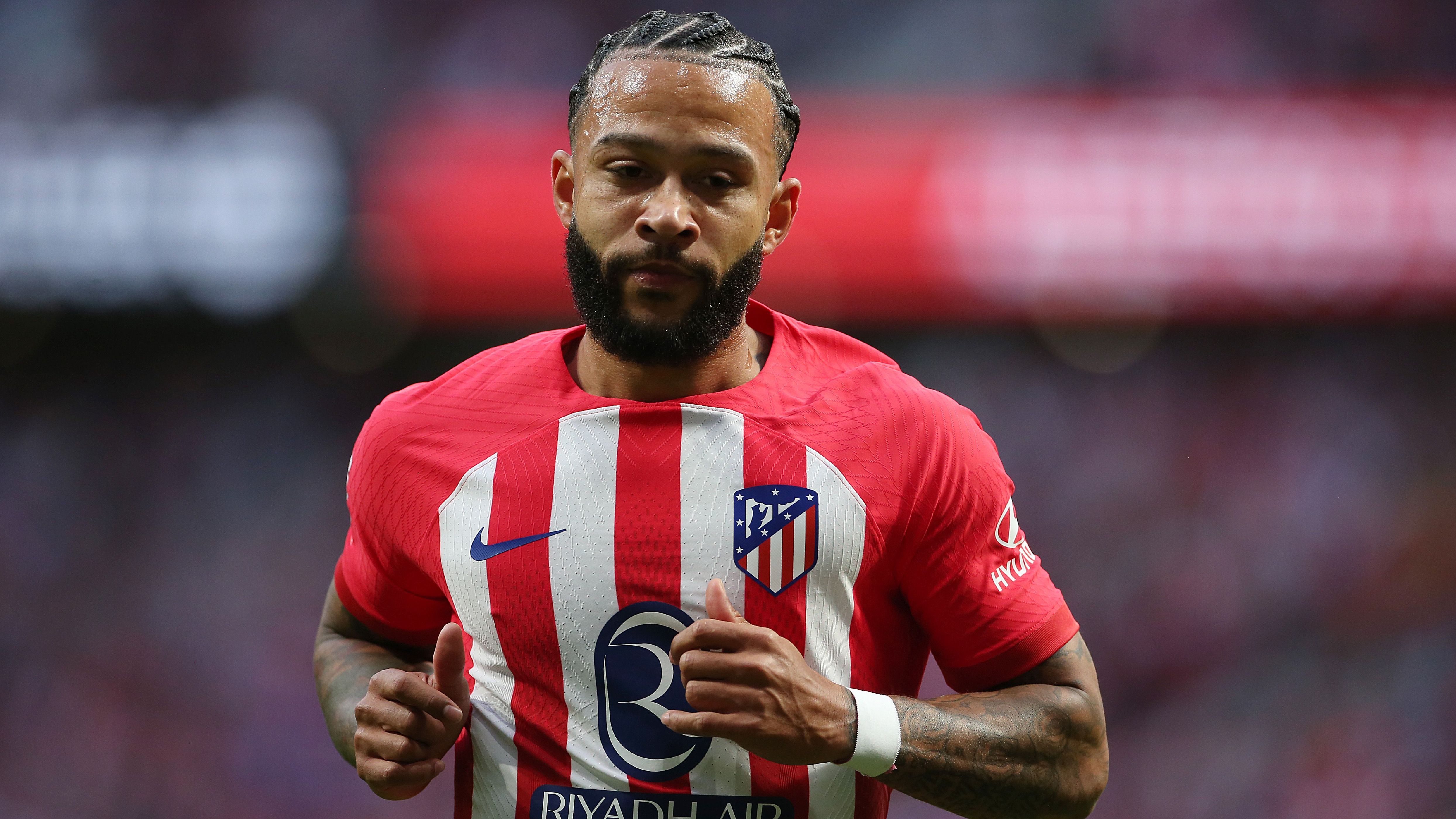 <strong>Memphis Depay (zuletzt Atletico Madrid)</strong><br>Der Niederländer, der zuletzt noch bei der EM 2024 in Deutschland am Ball war, hat ebenfalls nach seinem Abgang von Atletico Madrid immer noch keinen neuen Verein gefunden. In Spanien wurde der 30 Jahre alte Offensivspieler mit möglichen Wechseln zum FC Sevilla und Rayo Vallecano in Verbindung gebracht. Zudem gab es Gerüchte um angebliches Interesse der Roma.