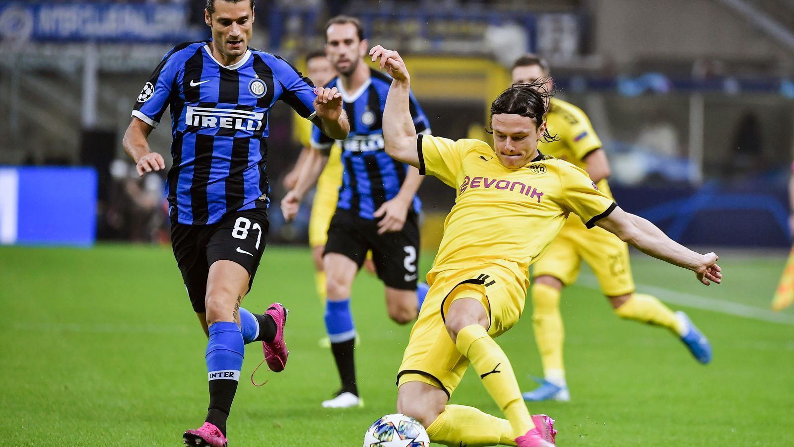 
                <strong>Nico Schulz (Linke Außenbahn)</strong><br>
                Der Nationalspieler stand beim 0:1 durch Martinez zu tief und hob so entscheidend das Abseits auf. Auffälligste Offensiv-Aktion in der ersten Halbzeit – ein Foul an Candreva (27.). Seine Flankenläufe waren kaum effizient. ran-Note: 5
              