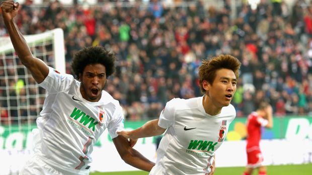 
                <strong>Platz 10: FC Augsburg</strong><br>
                Platz 10: FC Augsburg (13 Punkte). Ganze acht Plätze weiter oben würden die Schwaben stehen. In der zweiten Halbzeit scheint der Mannschaft von Trainer Weinzierl die Luft auszugehen: Sieben Punkte ließen sie nach dem Seitenwechsel liegen. Damit sind sie in dieser Kategorie Tabellenschlusslicht.
              