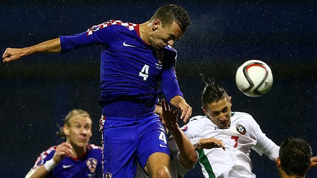 
                <strong>Auf der Bank: Ivan Perisic (Kroatien)</strong><br>
                Auf der Bank: Ivan Perisic (Kroatien). Mit seinem Siegtor beim 1:0 auf Malta führt der frühere Wolfsburger den WM-Dritten von 1998 zur Europameisterschaft. Der Offensiv-Allrounder von Inter Mailand glänzt mit insgesamt sechs Quali-Toren in neun Einsätzen.
              