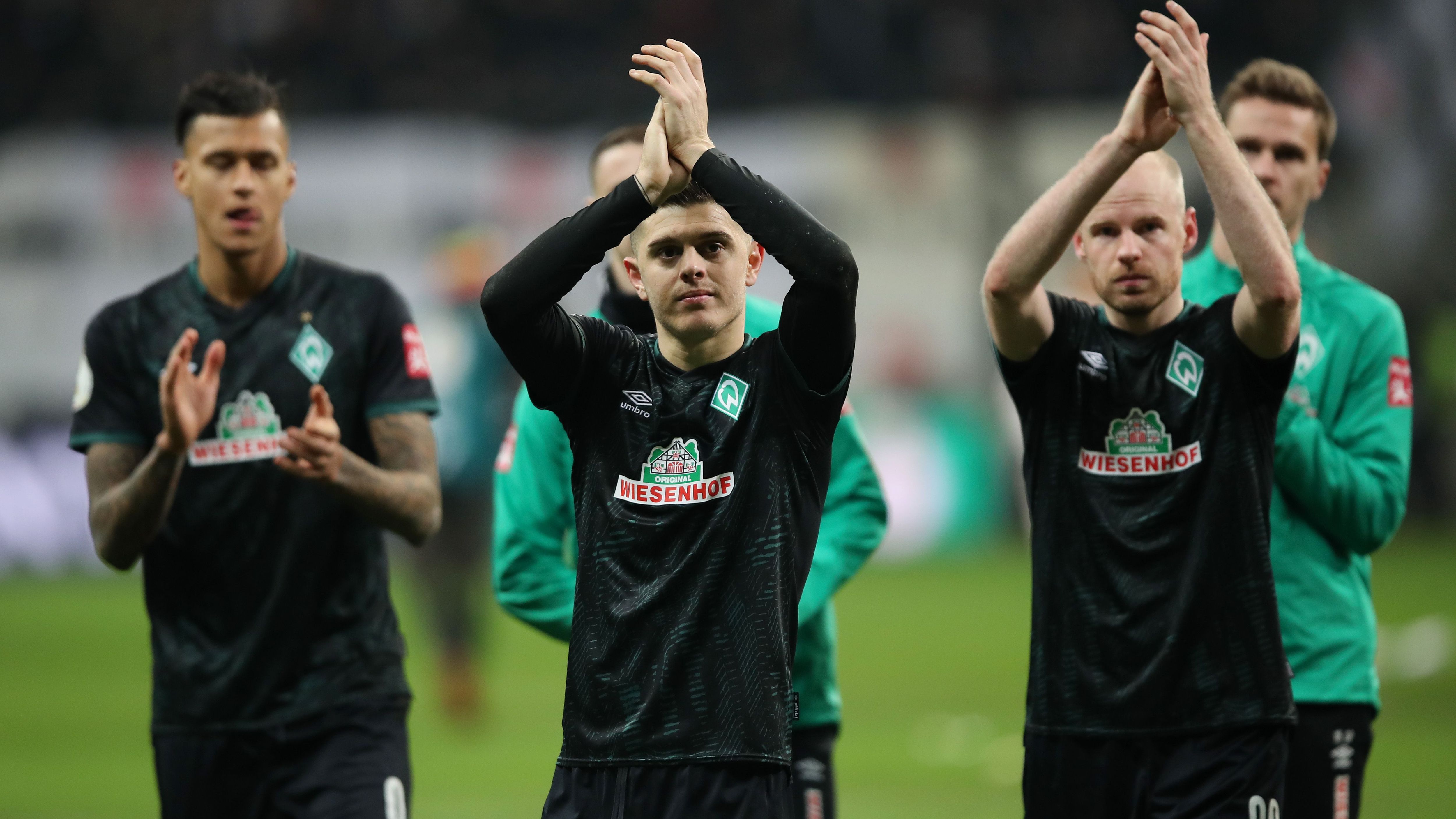 <strong>DFB-Pokalsaison 2019/20: Aus im Viertelfinale</strong><br>Nach Pflichtsiegen gegen Atlas Delmenhorst und den 1. FC Heidenheim traf Werder im Achtelfinale auf Borussia Dortmund. Trotz spielerischer Unterlegenheit nutzten die Bremer ihre Chancen eiskalt und feierten einen überraschenden Sieg. Im Viertelfinale war dann Endstation: Gegen Eintracht Frankfurt unterlag Werder mit 0:2.