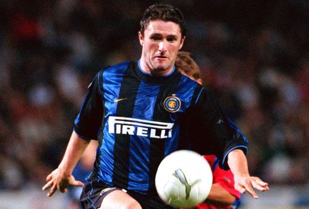 
                <strong>Inter Mailand</strong><br>
                Das Ausland lockt. Und gleichzeitig der erste Spitzenclub. 2000 wechselt der Ire in die Serie A zu Inter Mailand. Trotzdem kann sich Keane gegen Stars wie Ronaldo, Sükür und Vieri nicht durchsetzen. Nach nur 7 Spielen kehrt er in die Premier League zurück. 
              