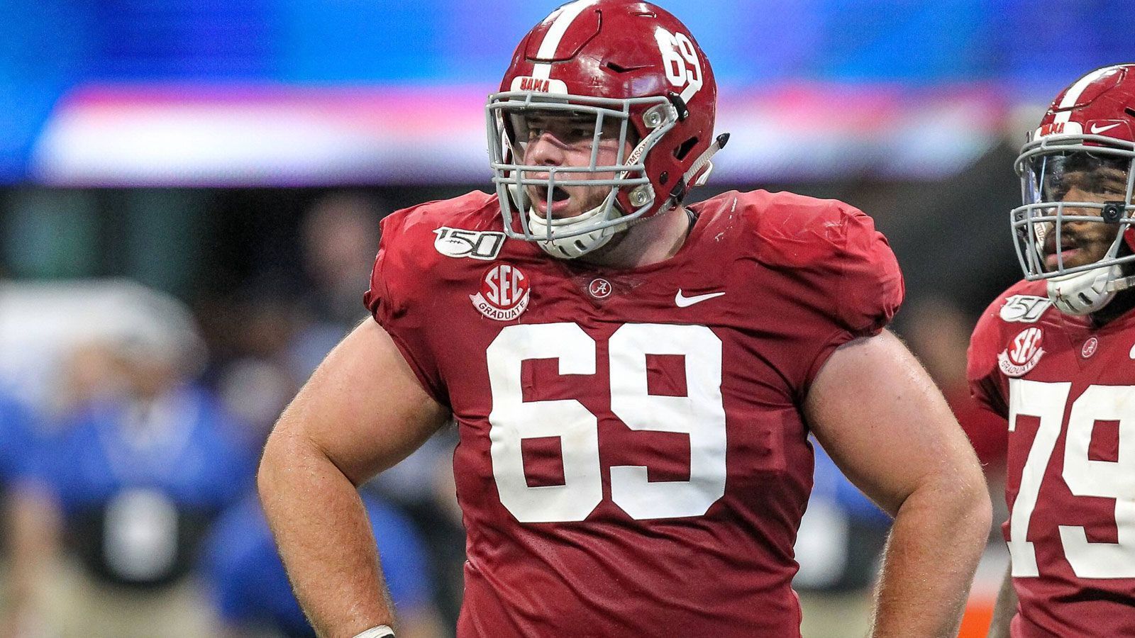 
                <strong>29. Pick: Green Bay Packers - Landon Dickerson (Center)</strong><br>
                Die Packers ersetzen Corey Linsley und stellen Aaron Rodgers den besten Center des Drafts an die Seite. Dickerson bringt exzellente Physis mit und zerstört Verteidiger mit seinen dominanten Blocks regelmäßig. Einzig ein im Dezember erlittener Kreuzbandriss wirft ihn etwas zurück. 
              