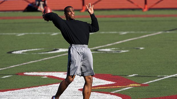 
                <strong>Cam Newton</strong><br>
                Cam Newton (Carolina Panthers) - Ja, auch Nummer eins Picks müssen ihr Können beim Pro Day beweisen. So auch Quarterback Cam Newton im Jahr 2011.
              