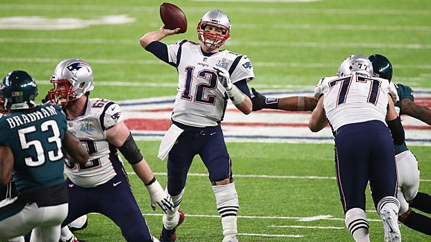 
                <strong>Meiste Passing Yards eines QB in Postseason</strong><br>
                Einen Löwenanteil an diesem Rekord hatte Tom Brady, der mit seinen Pässen gleich 505 Yards Raumgewinn erzielte und damit einen Postseason-Rekord aufstellte. Am Ende wird ihm das egal sein, denn im Rampenlicht stand am Ende Nick Foles.
              