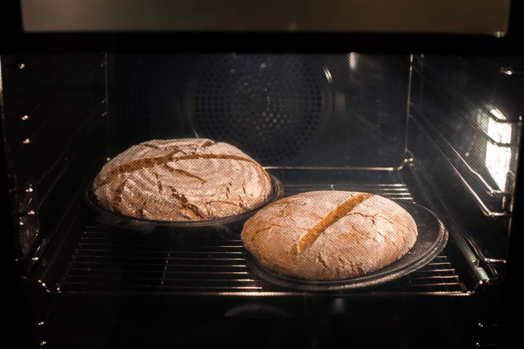 Hobbybäcker aufgepasst: Selbstgemachtes Brot darf in die kalte Backröhre.