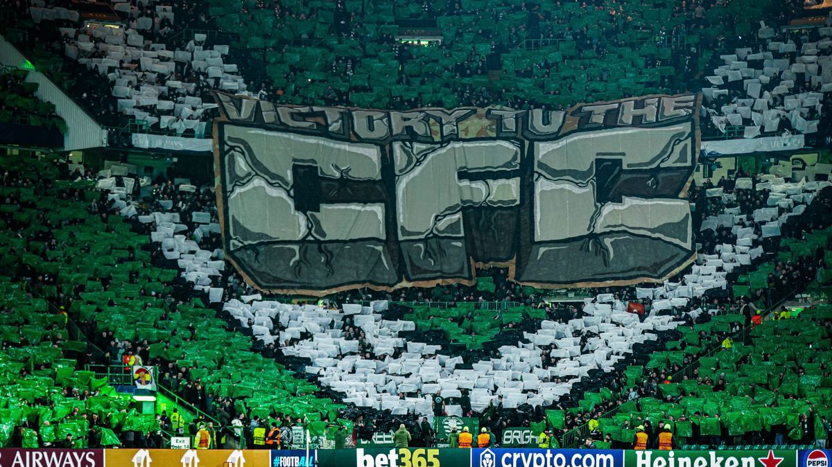 Fussball: UEFA Champions League 2024 2025, Spieltag 7 - Celtic Glasgow vs. Young Boys Bern (YB) - Celtic Park (Glasgow, Schottland): Celtic Fans mit Choreografie Copyright: xJOERANxSTEINSIEKx