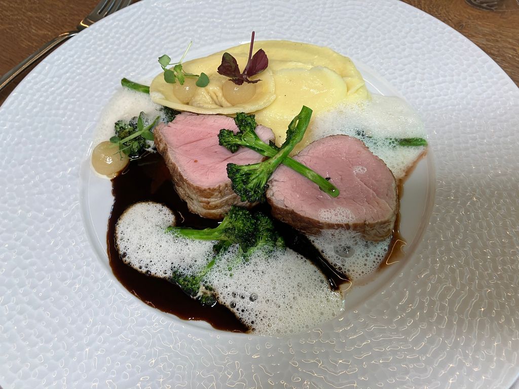 Kalbsfilet mit Birnen-Tortelloni und Kartoffelpüree