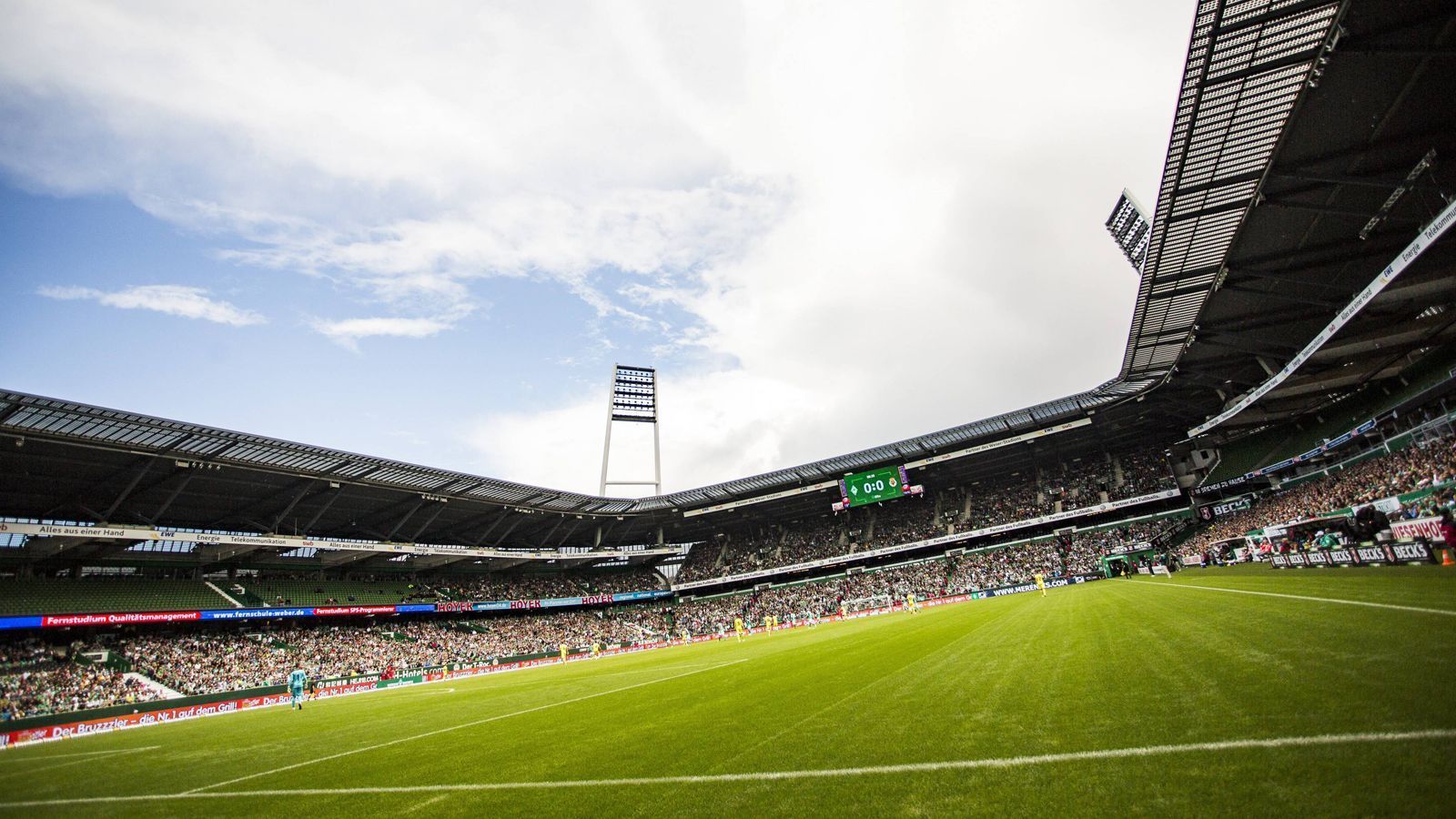 
                <strong>Platz 14: Weserstadion (SV Werder Bremen)</strong><br>
                4,5 Sterne (7001 Bewertungen)
              