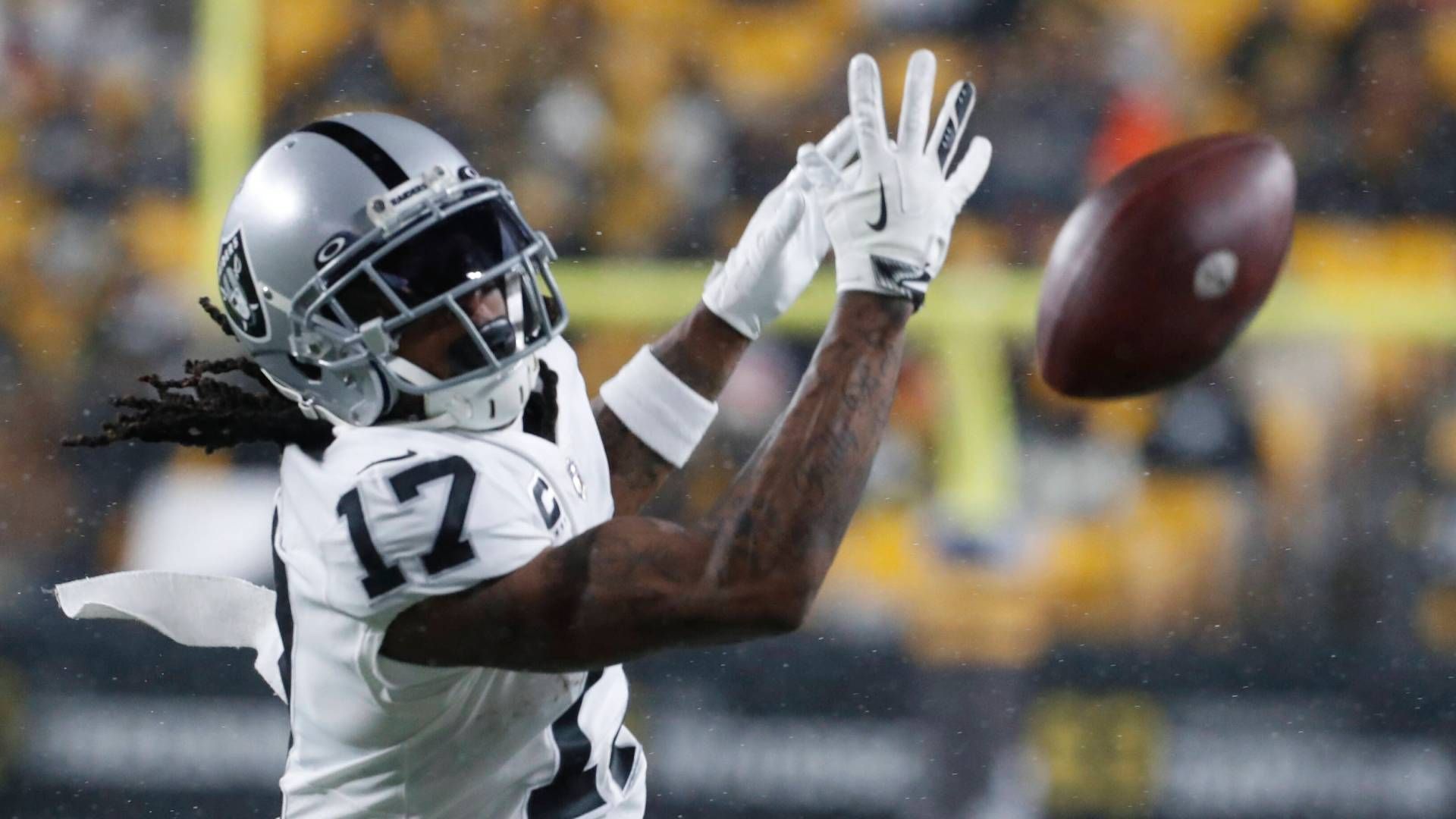 
                <strong>3. Platz: Davante Adams (Las Vegas Raiders)</strong><br>
                Rating: 97 (Madden 23: 99)
              