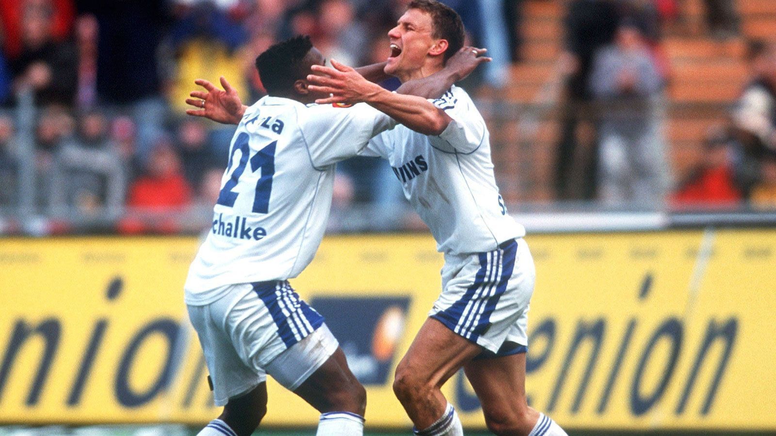 
                <strong>Emile Mpenza und Ebbe Sand (FC Schalke 04)</strong><br>
                Dreierpacker: Ebbe Sand - Vorlagengeber: Emile Mpenza - Ergebnis: 3:1 beim FC Bayern - Datum: 14. April 2001
              