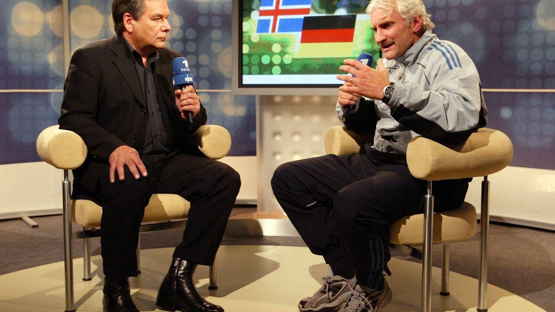 Manche Bilder kann man hören. Auch in diesem Jahr sucht die Akademie für Fußball-Kultur den Spruch des Jahres - wieder ist das ein oder andere Zitat mit Potenzial zum Legendenstatus dabei. Seit dem 13. September wird der Nachfolger von Lena Oberdorf, Gewinnerin der Auszeichnung im Jahr 2022, gesucht. Bis zum 20. September kann noch abgestimmt werden. <strong><em>ran</em></strong> zeigt die Nominierten.