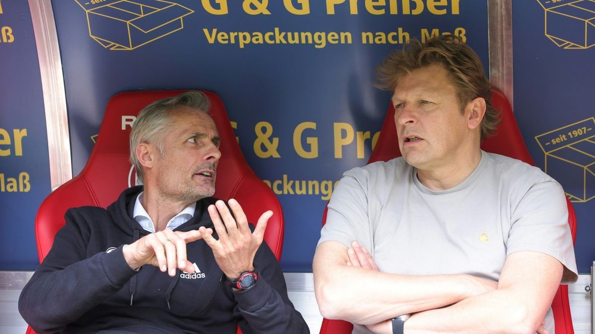 Profifußball-Direktor Mulder (r.) und van Wonderen