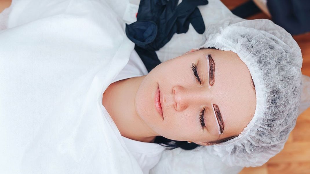 Microblading ist eine beliebte und effektive Methode für langanhaltend schöne Augenbrauen.