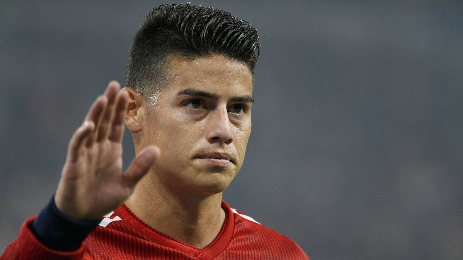 
                <strong>James Rodriguez</strong><br>
                Kommt für Robben und soll mehr Schwung bringen. Schießt für die Bayern in der 77. Minute erstmals seit der 19. Minute auf das Tor, scheitert nach einer schönen Gnabry-Hereingabe an Keeper Onana. ran-Note: 3
              