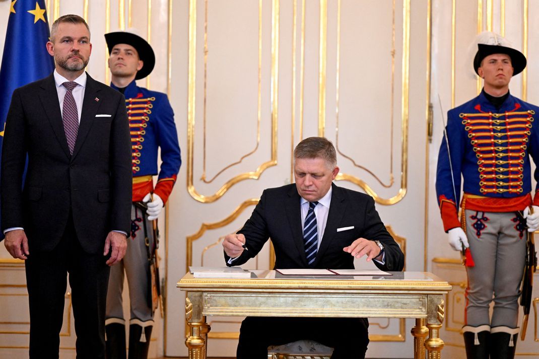 Der neue Premierminister der Slowakei bei der Amtseinführung des neuen Kabinetts.